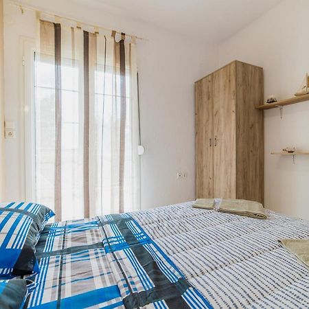 Family Resort 2 Ofrinion Bagian luar foto