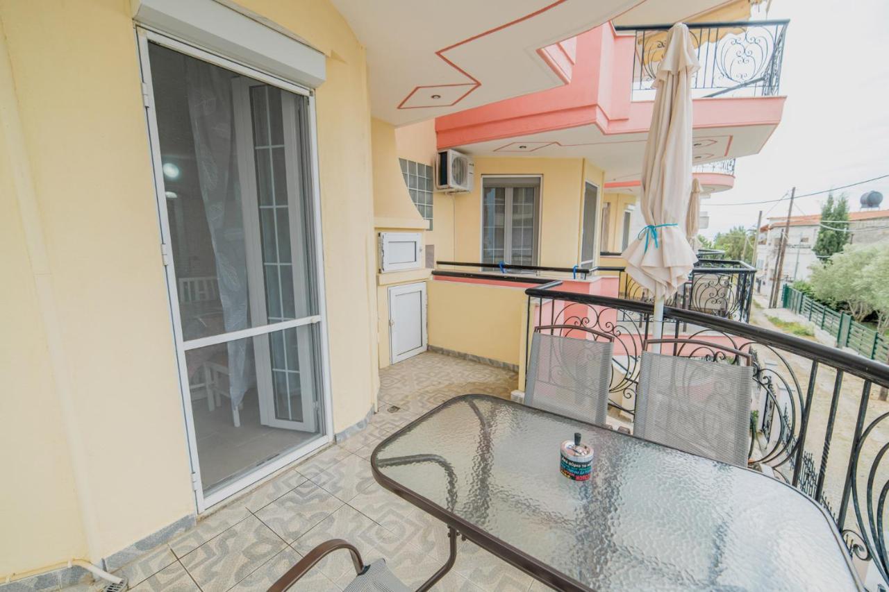 Family Resort 2 Ofrinion Bagian luar foto