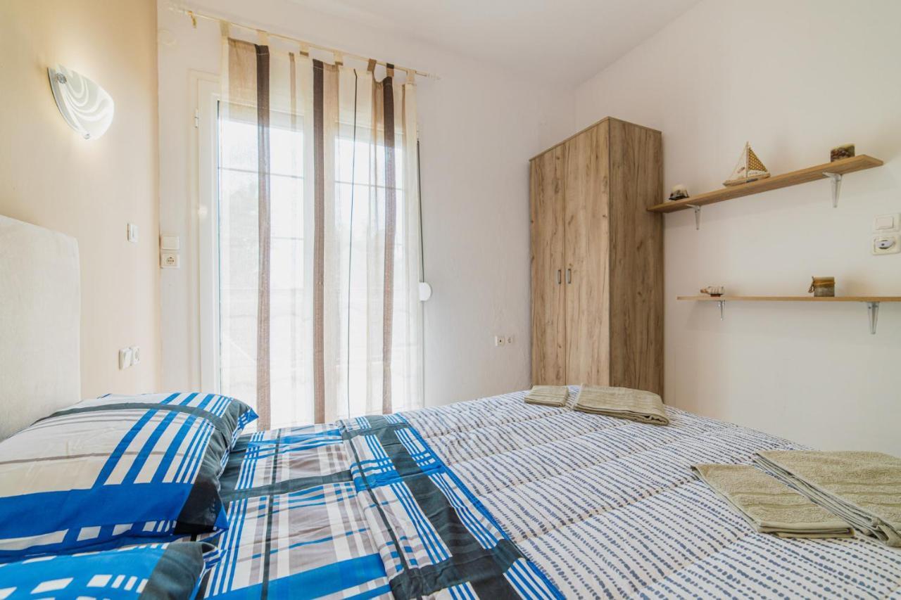 Family Resort 2 Ofrinion Bagian luar foto