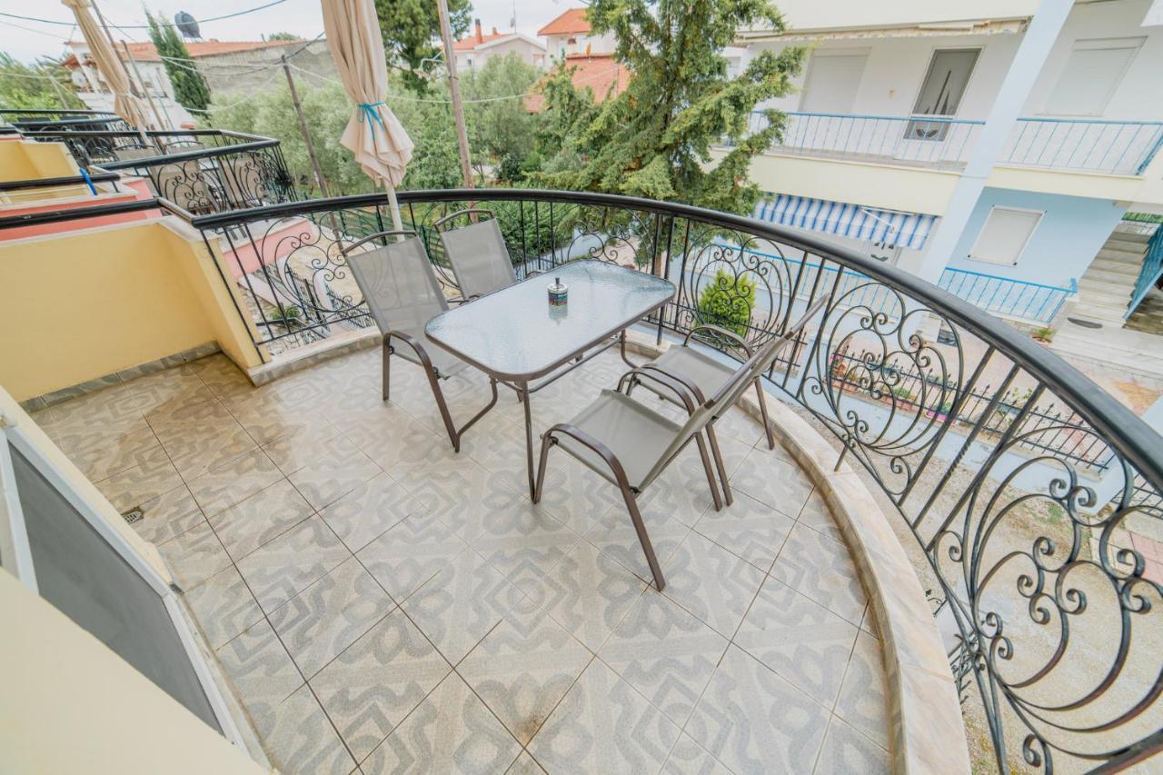 Family Resort 2 Ofrinion Bagian luar foto