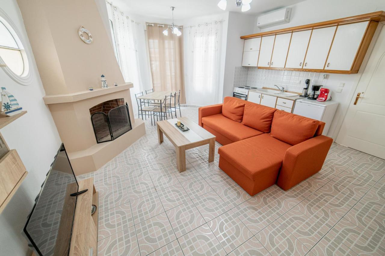 Family Resort 2 Ofrinion Bagian luar foto